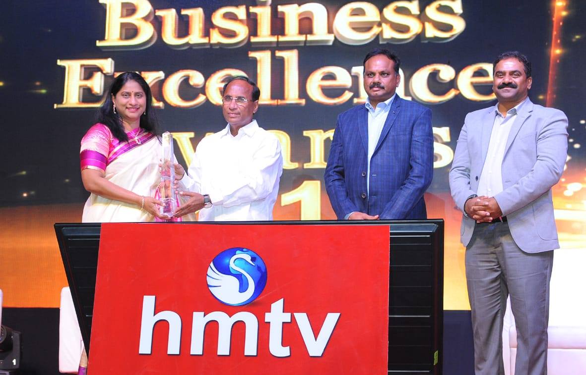 Dr Sreelakashmi receiving Best Woman Entrepreneur award as part of Business Excellence Awards by hmtv at Vijayawada from the hands of Dr K. Sivaprasad Rao, Speaker, AP Assembly
